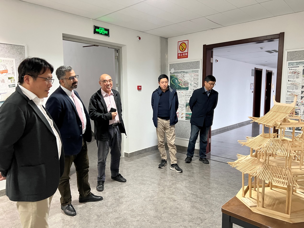 参观本科生毕业设计等